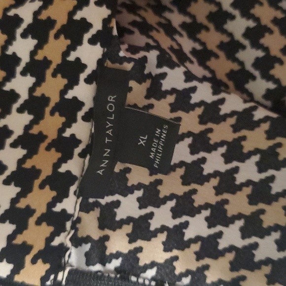 Ann Taylor Mock Neck Blouse, XL, Houndstooth - Picture 9 of 10